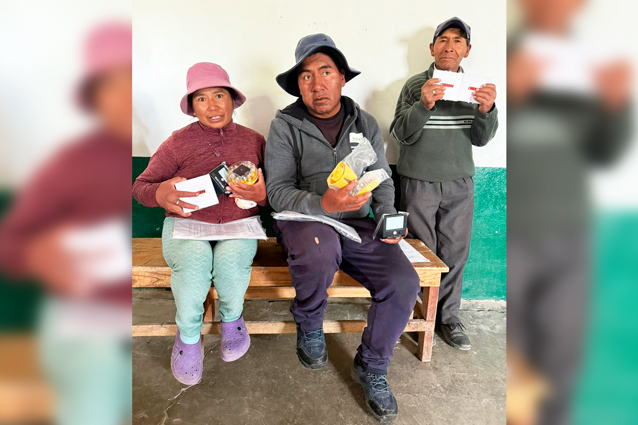 In Peru and Argentina, non-lethal mitigation actions were implemented in the same territories where responsible pet ownership efforts were also carried out, creating a synergy aimed at reducing conflicts with wild carnivores and sustaining coexistence. ©Cintia Tellaeche / AGA