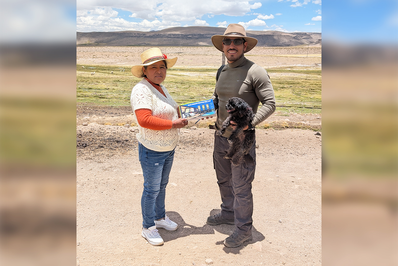 In Peru and Argentina, non-lethal mitigation actions were implemented in the same territories where responsible pet ownership efforts were also carried out, creating a synergy aimed at reducing conflicts with wild carnivores and sustaining coexistence. ©Omar Rodriguez B. / AGA